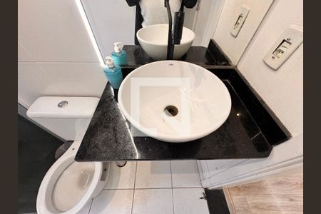 Banheiro de apartamento à venda com 2 quartos, 50m² em Parque Sao Vicente, Santo André