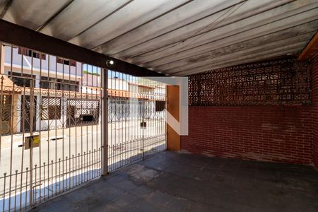Garagem de casa para alugar com 3 quartos, 80m² em Parque Vitoria, São Paulo