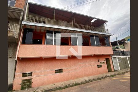 Fachada de casa à venda com 8 quartos, 136m² em Regina, Contagem