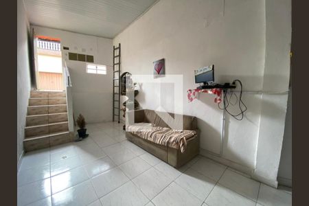 Sala 4 de casa à venda com 8 quartos, 136m² em Regina, Contagem