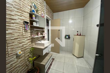 Banheiro 4 de casa à venda com 8 quartos, 136m² em Regina, Contagem