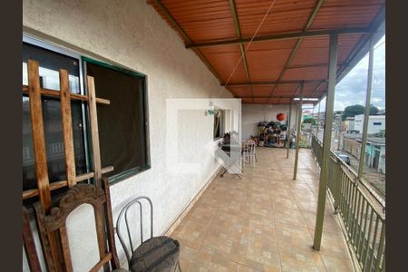 Área comum de casa à venda com 8 quartos, 136m² em Regina, Contagem