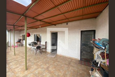 Área comum de casa à venda com 8 quartos, 136m² em Regina, Contagem