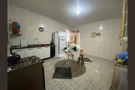 Cozinha 1 de casa à venda com 8 quartos, 136m² em Regina, Contagem