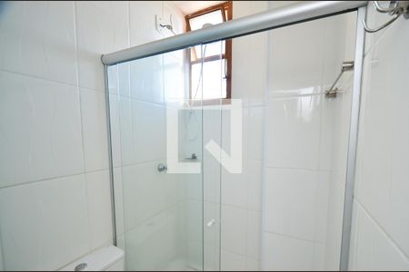 Banheiro social de apartamento para alugar com 1 quarto, 44m² em Colégio Batista, Belo Horizonte