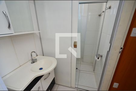 Banheiro social de apartamento para alugar com 1 quarto, 44m² em Colégio Batista, Belo Horizonte