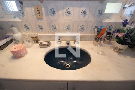 Banheiro da Suíte de casa à venda com 4 quartos, 260m² em Nonoai, Porto Alegre