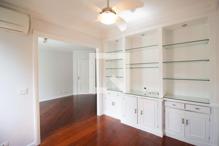 Sala de TV de apartamento para alugar com 2 quartos, 90m² em Itaim Bibi, São Paulo