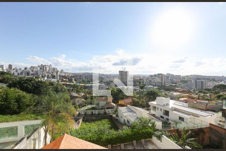 VISTA de casa à venda com 4 quartos, 596m² em Estoril, Belo Horizonte