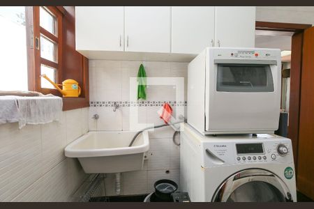ÁREA DE SERVIÇO de casa à venda com 4 quartos, 596m² em Estoril, Belo Horizonte
