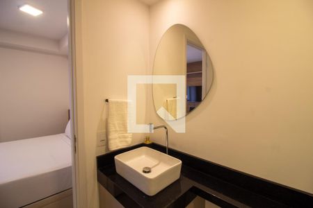 Banheiro de kitnet/studio para alugar com 1 quarto, 25m² em Jardim das Acacias, São Paulo