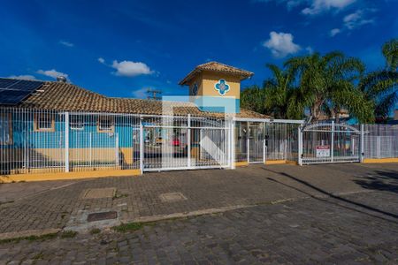 Fachada de casa de condomínio à venda com 2 quartos, 76m² em Humaitá, Porto Alegre