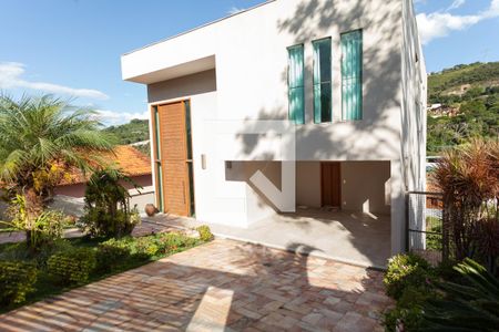 Fachada de casa de condomínio à venda com 3 quartos, 308m² em Vale das Araras, Nova Lima