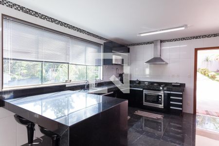 Cozinha de casa de condomínio à venda com 3 quartos, 308m² em Vale das Araras, Nova Lima