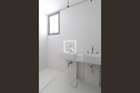 Banheiro da suite principal de apartamento à venda com 3 quartos, 160m² em Vila Olímpia, São Paulo