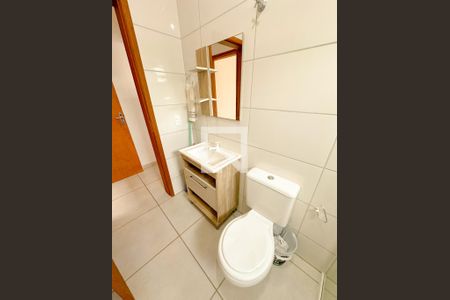 Banheiro de kitnet/studio para alugar com 1 quarto, 40m² em Daniela, Florianópolis