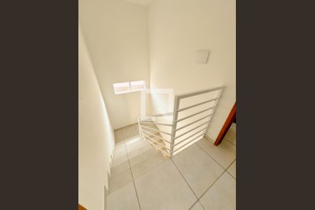 Área comum - Escada de kitnet/studio para alugar com 1 quarto, 40m² em Daniela, Florianópolis