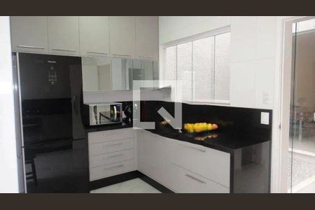 Casa à venda com 3 quartos, 200m² em Vila Dom Pedro I, São Paulo