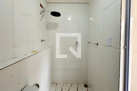 Banheiro de kitnet/studio para alugar com 1 quarto, 17m² em Botafogo, Rio de Janeiro