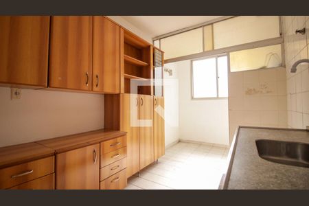 Cozinha de apartamento à venda com 2 quartos, 56m² em Vila Olinda, São Paulo