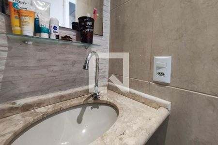 Banheiro de apartamento à venda com 2 quartos, 60m² em Jardim do Vovô, Campinas