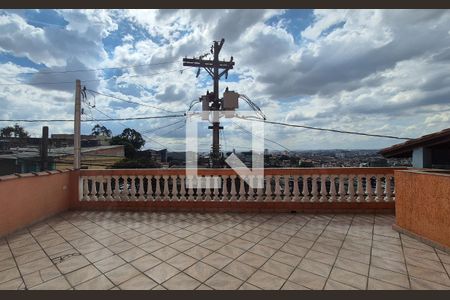 Vista de casa à venda com 2 quartos, 168m² em Condomínio Maracanã, Santo André