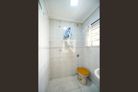 Banheiro da Suíte de casa de condomínio para alugar com 2 quartos, 90m² em Cidade Mãe do Céu, São Paulo