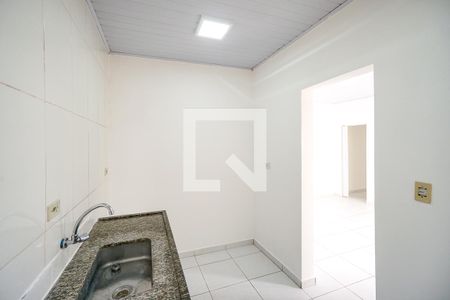 Cozinha de casa de condomínio para alugar com 2 quartos, 90m² em Cidade Mãe do Céu, São Paulo