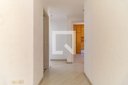 Corredor de apartamento à venda com 3 quartos, 72m² em Vila Gumercindo, São Paulo