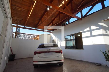 Quintal - Frente de casa para alugar com 3 quartos, 220m² em Parque Santa Fé, Porto Alegre