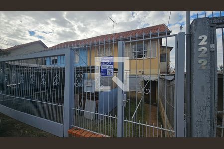 Fachada e Placa de casa à venda com 3 quartos, 150m² em Jardim Sabará, Porto Alegre