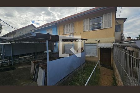 Fachada de casa à venda com 3 quartos, 150m² em Jardim Sabará, Porto Alegre