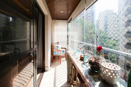Varanda de apartamento à venda com 3 quartos, 165m² em Vila Nova Conceição, São Paulo