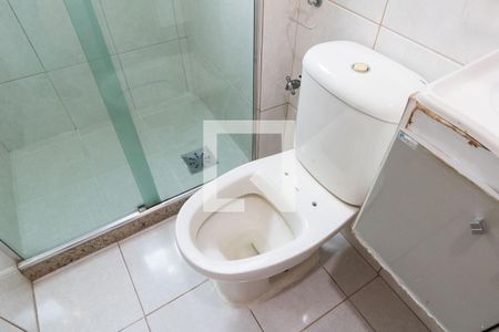 Banheiro de apartamento para alugar com 2 quartos, 55m² em Cosmos, Rio de Janeiro