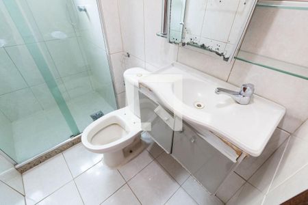 Banheiro de apartamento para alugar com 2 quartos, 55m² em Cosmos, Rio de Janeiro