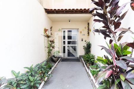 Fachada do bloco de apartamento para alugar com 2 quartos, 55m² em Cosmos, Rio de Janeiro