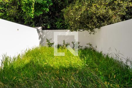 Quintal  de casa de condomínio à venda com 3 quartos, 160m² em Aberta dos Morros, Porto Alegre