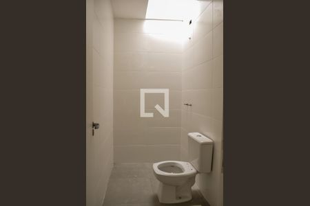 Banheiro suite 3 de casa de condomínio à venda com 3 quartos, 160m² em Aberta dos Morros, Porto Alegre