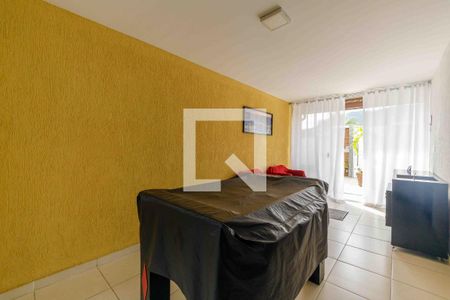 Sala de casa de condomínio à venda com 4 quartos, 215m² em Vargem Pequena, Rio de Janeiro