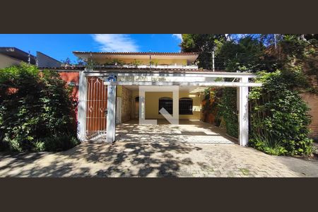 Fachada de casa à venda com 4 quartos, 357m² em Vila Madalena, São Paulo