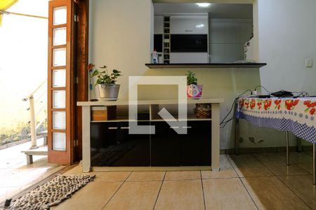 Entrada de casa para alugar com 2 quartos, 158m² em Parque Suzano, Suzano