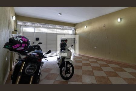 Garagem de casa à venda com 3 quartos, 250m² em Jardim Aricanduva, São Paulo