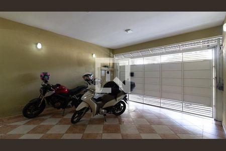Garagem de casa à venda com 3 quartos, 250m² em Jardim Aricanduva, São Paulo