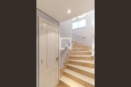 Escada de apartamento à venda com 3 quartos, 240m² em Higienópolis, São Paulo
