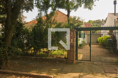 Fachada de casa à venda com 4 quartos, 140m² em Tristeza, Porto Alegre