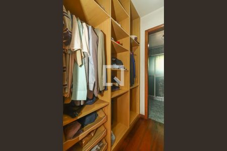 Closet da suíte de casa à venda com 4 quartos, 200m² em Jardim Sabará, Porto Alegre