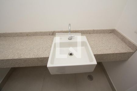 Lavabo de apartamento à venda com 3 quartos, 168m² em Vila Nova Conceição, São Paulo