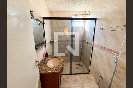 Banheiro de apartamento à venda com 2 quartos, 55m² em Eldorado, Contagem