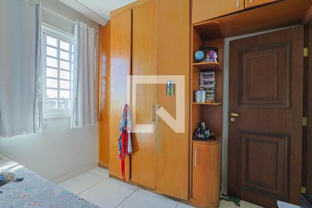 Quarto 2 de casa à venda com 4 quartos, 406m² em Heliópolis, Belo Horizonte