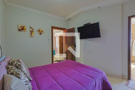 Suíte de casa à venda com 4 quartos, 406m² em Heliópolis, Belo Horizonte